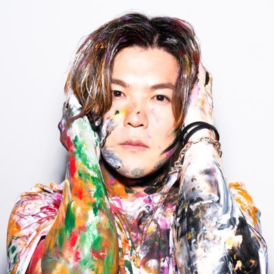 音と言葉のひと | シンガーソングライター(Gt.Vo.)、作家、経営者など分野越境的に創作を行う多領域作家。著書に「絶対領域」など累計10冊。「40代のおっさんがメジャーデビューして、オリコン1位を目指す」活動中です!詳しくはこちら https://t.co/EjzvSRcW2X