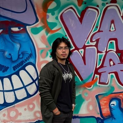 _sushilixo's profile picture. Por mais que eu ande pelo vale das sombras, não temerei mal algum, pois tenho uma lanterna e um baseado.