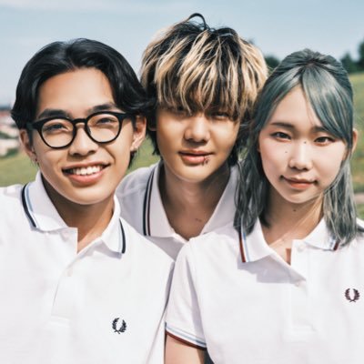 🦌『1杯の酔える音楽を』ギターレス3ピースバンド🇯🇵 ▪️5/1(木)Major Début Single「手のひらで踊らせて」 ▪️5/21(水)Major 1st Mini Album「Freedom」発売 Vo.Key→@koki_cocola Bass→@r_naa05 Dr→@kotakun_desu