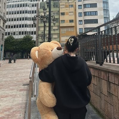 jesicaworldd's profile picture. a capa y espada con jesica loco