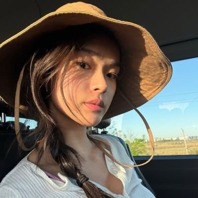 Yejinisvers's profile picture. Apricity🌅: warm of the sun in winter