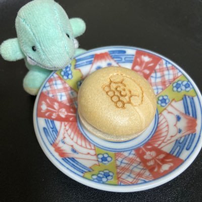 東京23区を中心に、個性豊かな #和菓子 の最中や #もなかアイス を調べて探して食べて紹介しています。2025年秋を目標に、初めてのZINE制作中&最近は #餡テナショッパー として都心部のアンテナショップの最中の調査に夢中。元々のアカウント→@240424madanama