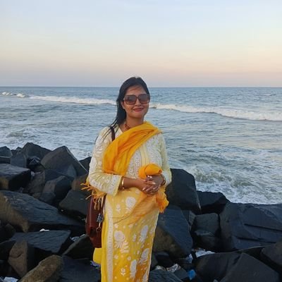 Poet. Writer. Seeker. Author of 'Smoked Frames'
Words @dhakatribune @ND_Quarterly @TheBloodProjec1 @BtoB_Mag
she/her