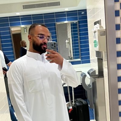 vazv0's profile picture. law graduate