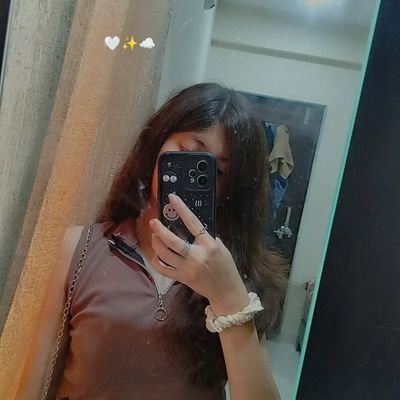 Hii there 👋🏼,
UI/UX Designer 🎨 | Frontend Enthusiast | Web Developer 👩🏼💻 | Freelancer