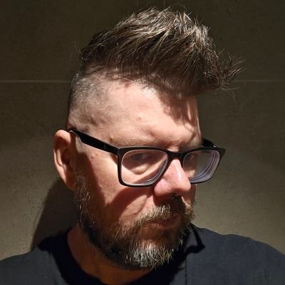 51 year old nerd
Metal
Punk
Sci-fi
Fantasy
Cosmic Horror