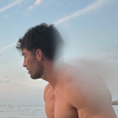 JohnnySmith9393's profile picture. 