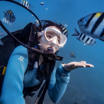 I'm Rosanna, and I really enjoy diving and other sports