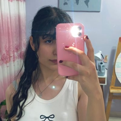 bhr_gg's profile picture. من به شیرین ترین شکل ممکن خندانم.../