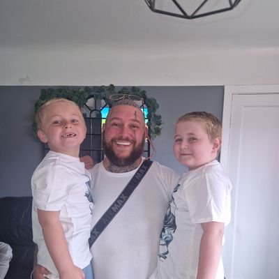 35 years of age, Liverpool fc and boxing, dad to 4 beautiful kids, socialist 👊🏼