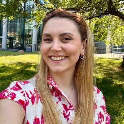 zuhalkaseler's profile picture. 🚀 Working on @VocabKit 📲 while studying digital marketing 👩‍💻☕️💐 Sharing my learning journey, growth & insights ✨