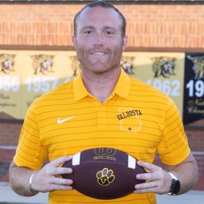 Joshua 1:9 | Ball Coach 🏈 @24VHSfootball | USMC Vet🇺🇸| Cancer Survivor #keepgoing
