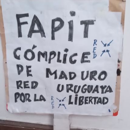 Ninguna dictadura es buena.
Viva la libertad. Organizarse y militar en redes y calles. Pintá muros,hacé y repartí volantes. Escribí a diarios y llamá a radios.