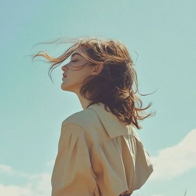 angelbaekhh's profile picture. من أرضِ الغِزلان ،
عادَتْ البُندقيَّة
وتركَتْ خلفَها الصَّياد .