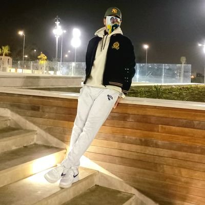 عليّ نَصْبُ المعاني في مناصبها
فإن كَبَتْ دونها الأفهامُ لم أُلَمِ