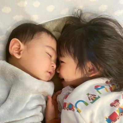 3歳と1歳の2児の母です。下の子が小児がんで日々闘っています。希少がんで、もう術がないと言われました。どうか温かく見守っていただけると幸いです。
