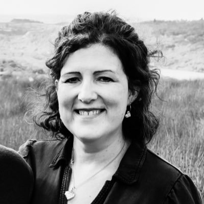 mam, gwraig, cynhyrchydd / producer BBC Radio Wales , Bangor.