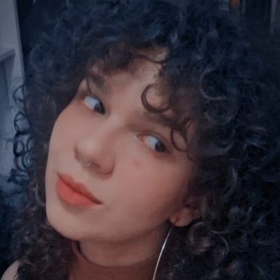 ela | escritora biológica & travesti profissional | mestranda em antropologia e ativista dos direitos humanos (ReBEDH-MG) | 💌 oi@liswelch.com | 🌺✨️🏳️🌈