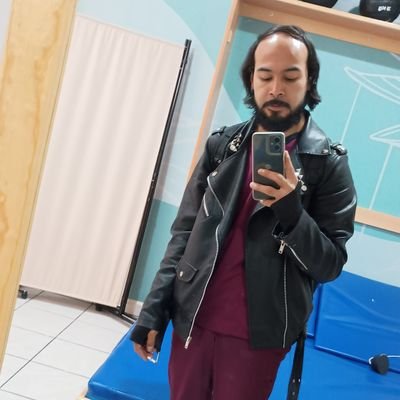 Om_art_666's profile picture. Soy un performance ambulante; lleno de clichés, pasiones y arquetipos. Improvisador profesional en el complejo arte de (sobre)vivir.