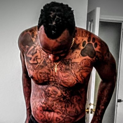 32 king 👑 don’t like fake shit so if you on dat stay over der 🙅🏾♂️👉🏾…..grind hard shine harder….lets get it 💸💰🤑
