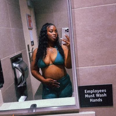 -27 mother of two 💯 #LongLiveSticky 06.25 forever #LONGLIVERICKY 07.08 forever and even after that🖤🥺 #LongliveGunna