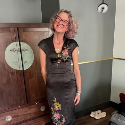 Lawyer, writer, reader, linguist, foodie, yogi, runner, mental health blogger, life coach, meditation facilitator & peaceful warrior