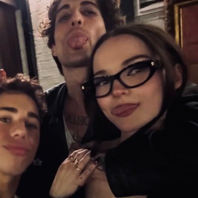 dove cameron devotee since 2018 ⋅♡
struggling with the emotional rollercoaster of stan life
stream romeo ! 💋🖤
chloe bennet stan since 2020