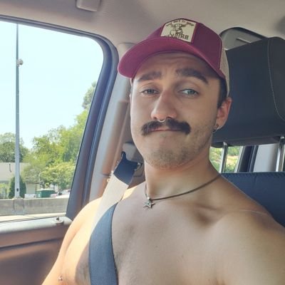 living in Virginia. Buff nerd getting buffer.
I post on JustForFans more than onlyfans.
Message me I love to talk and meet people! learning to be verse🐽😈