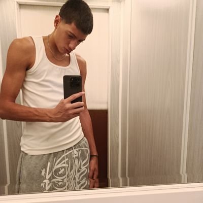 6'4|
17 y/o|
basketball player|
Greek| email: gerasimosg39@gmail.com|
some more highlights on Instagram ⬇️⬇️