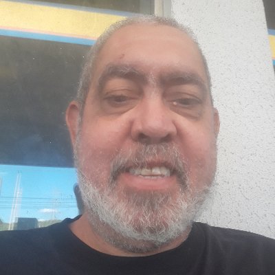 Pai
Bem casado
Esquerda filiado ao PT
Sereno e Direto ao Assunto