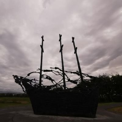 diffdaysame's profile picture. where briars scratched and wet grass bleached our boots