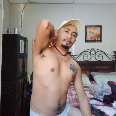 me gusta el morbo soy un chavo cool soy activo me gustan los osos y los gorditos más si son maduros
soy de Guatemala