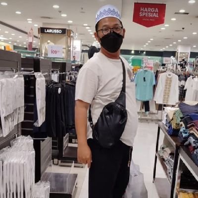 MemeProoo's profile picture. 