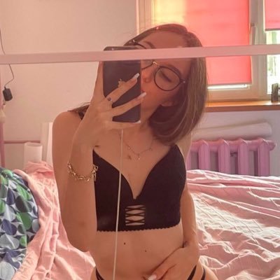 A content creator💦 hmu for meets 📈 I’m mobile 🚗 hmu on telegram for fast response 👇