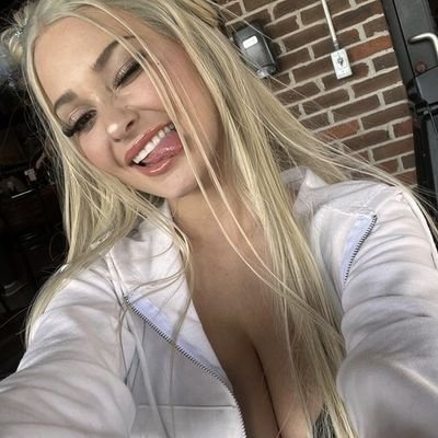 OliviaBell90250's profile picture. Am new here and down here for something very serious