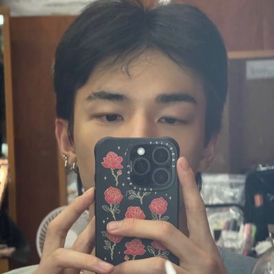 ✰✵ hYuNjIn✵✰| skz❤︎︎ I I love everything about you “Everything about me?”