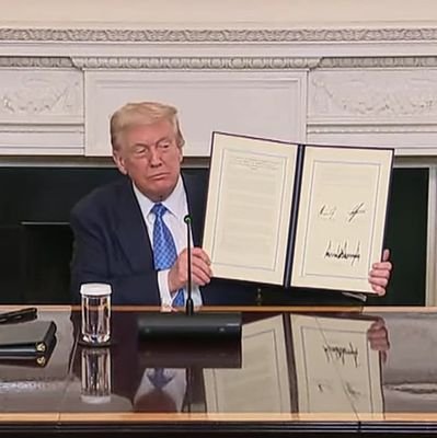 KlhanU2's profile picture. Clean page 📄
main; @KlhanU