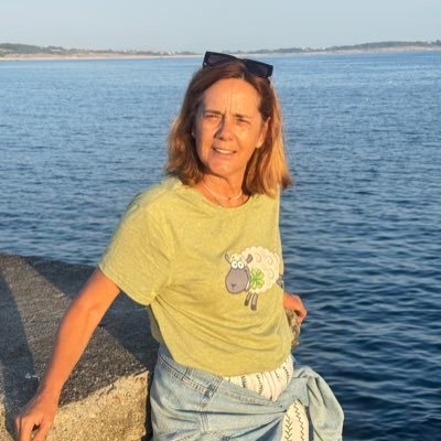 Por y para la educación. Sin respeto no hay futuro. Zurda y siempre a la izquierda. Todo lo que puedes imaginar es real.