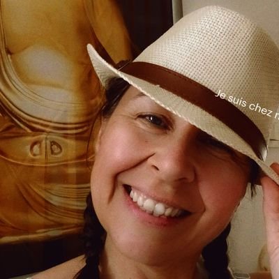 Amoureuse de son amoureux, et a déjà hacké son propre compte FB : aucun rapport, cela dit.