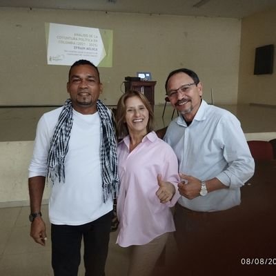 Humanista y progresista; es decir, comunista.