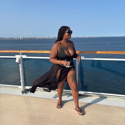 Independent Queen working for her throne *King Blize* 💙