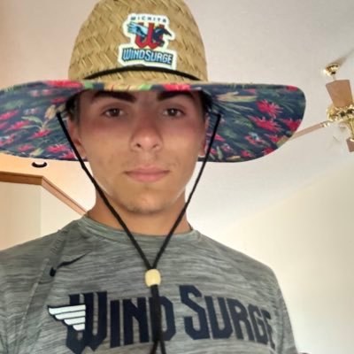 jthdushsvbejrj's profile picture. wind surge grounds crew  DHS 26