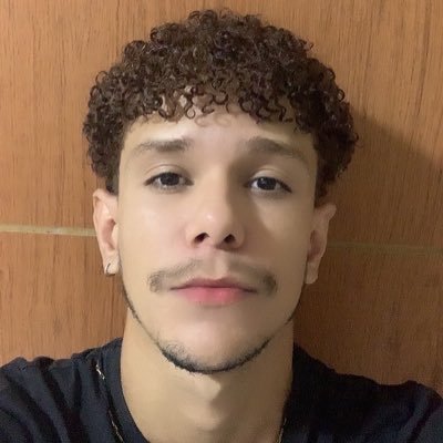 Italloxzx0's profile picture. ↜ um meio nerd, emocionado e bookstan ↝