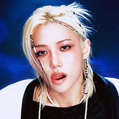 chlxsv's profile picture. i’ll picture you in the sun