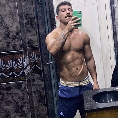 luquinhaav's profile picture. some flash memories