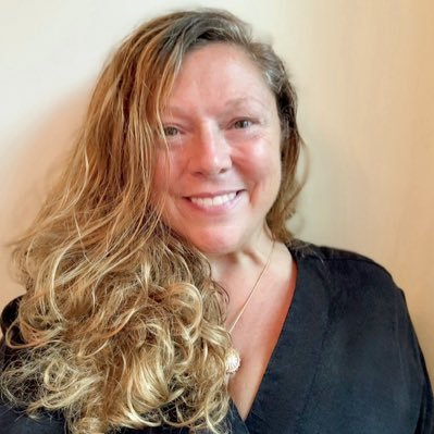 Tech entrepreneur | Marketing Director | @Intervoke_Media | @BioCloud3D | Artist at heart- Finding joy in family, beach days, biking, yoga & nature vibes 🌿