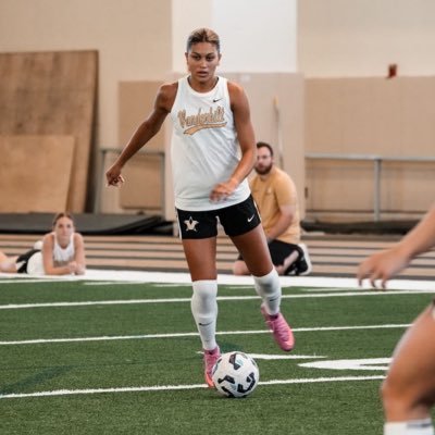 Freshman Defender, @VandySoccer. Dublin Jerome 2025. Ex-Ohio Premier and ISC ECNL. Won some honors, no titles yet. Je viens juste de commencer. ✝️