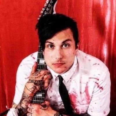 ele/dela (he/she) 🇧🇷 • free palestine! 🇵🇸 • ptbr/eng and learning spanish! • I'm the brazilian Frank Iero and i must die • neurodivergent, have patience 👻