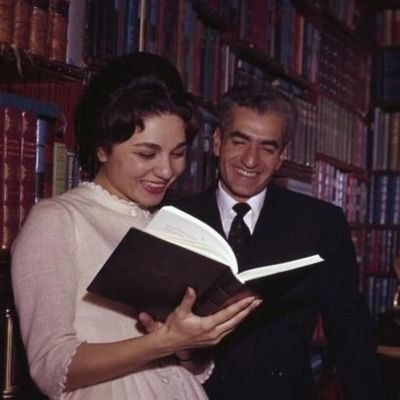 ما را به خاک سپردند، چون از خاکمان گفتیم.
وطنم را پس بده؛ با پرچمی که بوی خون ندهد !