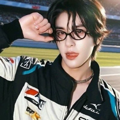 http1998_'s profile picture. i’m not okay